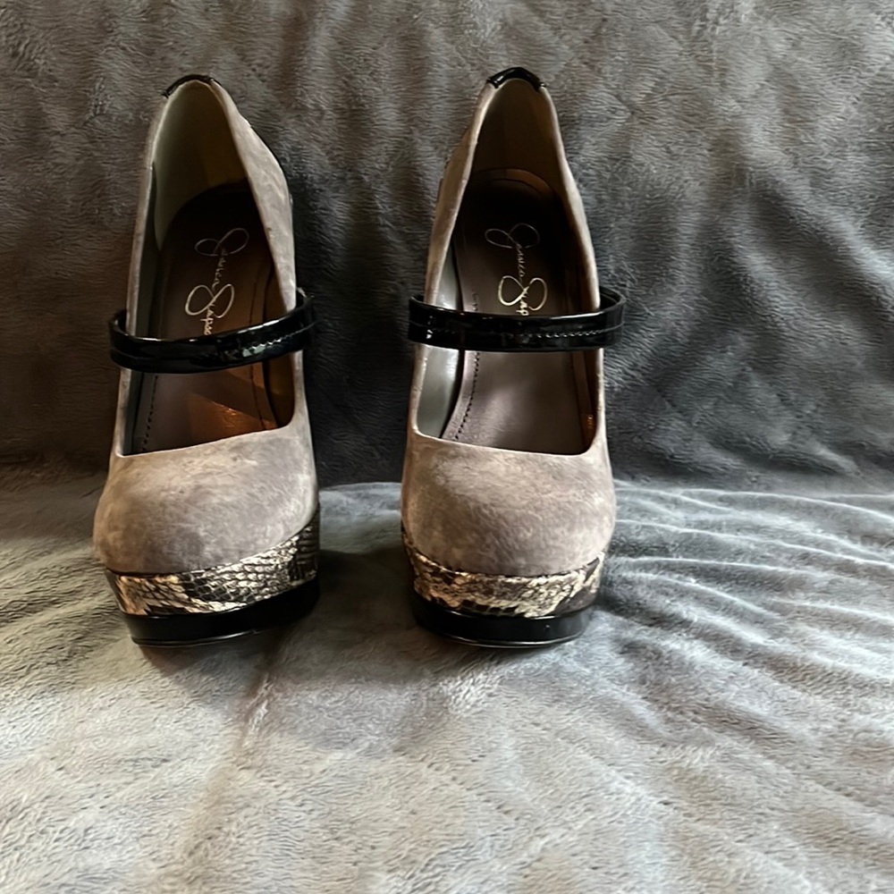 Grey, snakeskin size 6 1/2, 4 1/2” heels with 1” platform